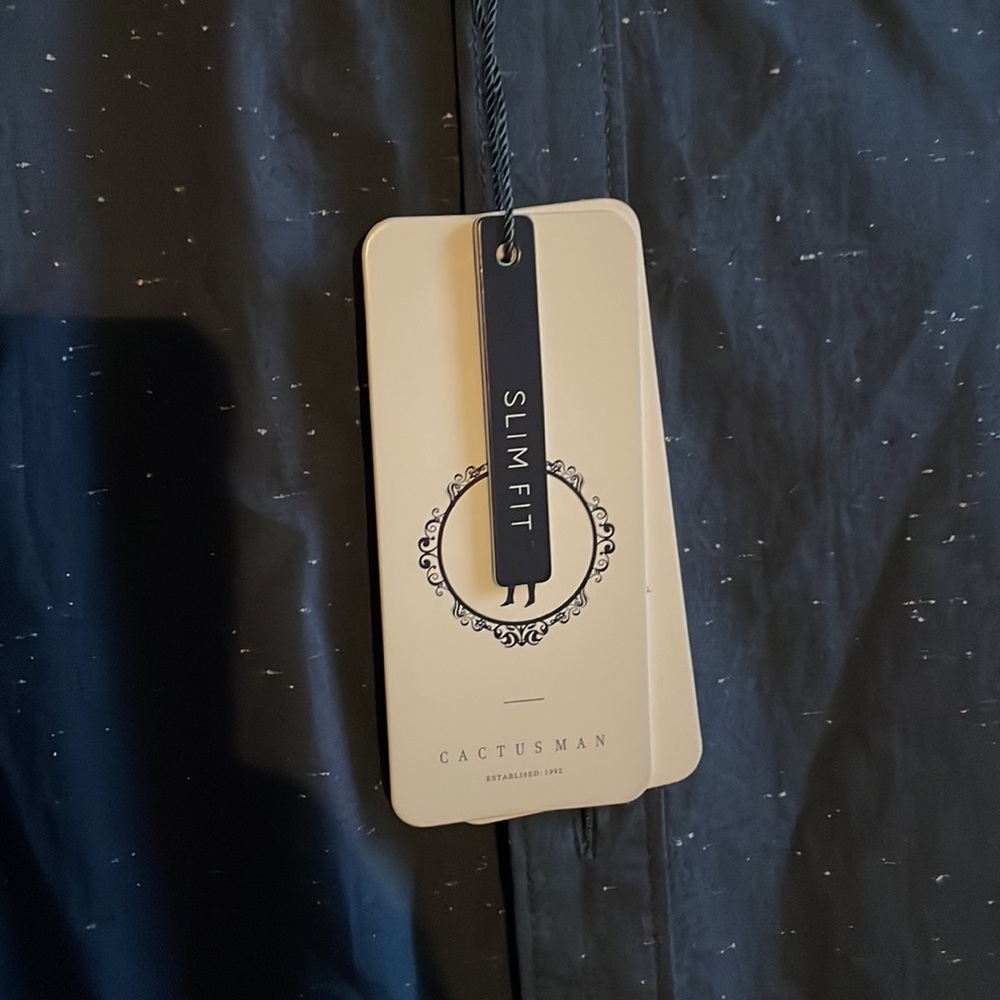 Button Up l XL - Picture 3 of 6